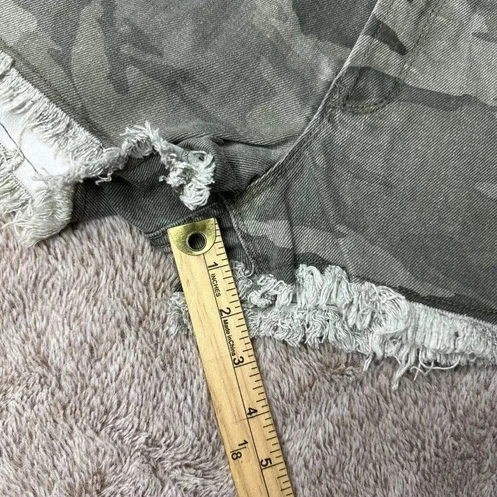 Roxy Denim Shorts Breaking Camo Cutoff Mid Rise Women's Frayed Beaded New - Picture 5 of 16